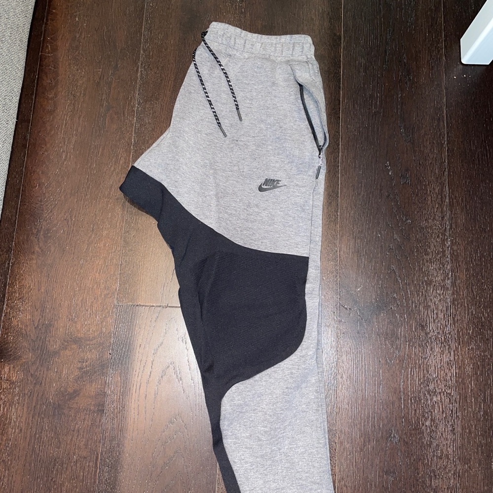 Men Large Black/Gray Nike Sweatpants (Originally $180!)